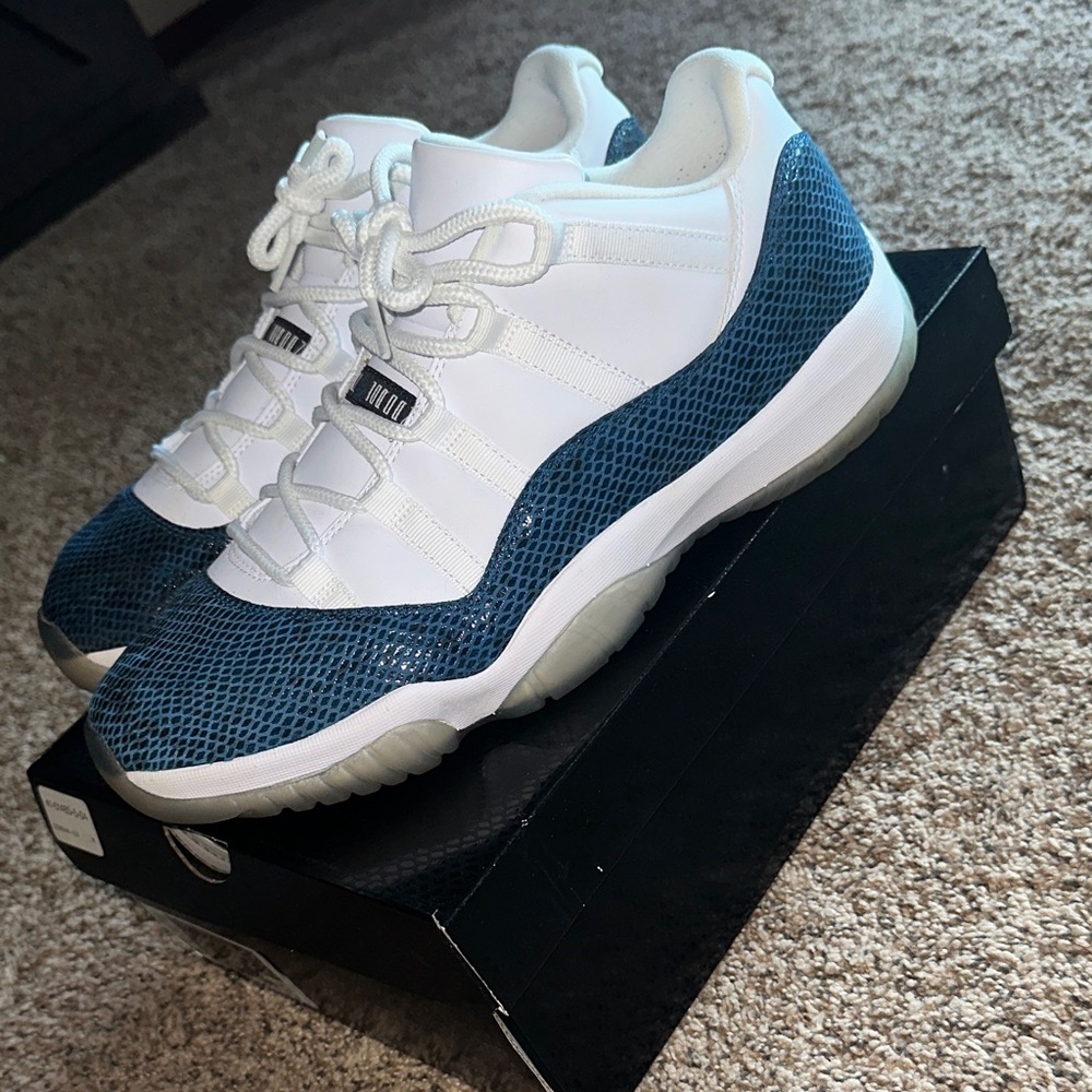 Air Jordan 11 Retro Low LE "Blue Snakeskin" Size 13